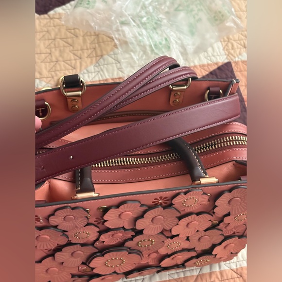 Coach Tea Rose Rogue - Picture 14 of 14